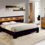 letto matrimoniale in una camera luminosa