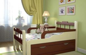 Elegante letto estraibile per un bambino all'interno