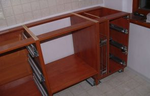 piano del tavolo rosso