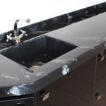 zoccolo per tavolo nero