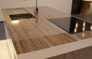 piano del tavolo in legno