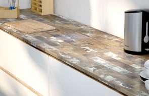 piano del tavolo invecchiato