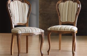 sedie in legno intagliato