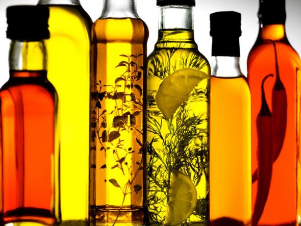 rimuovere i segni del nastro adesivo con l'olio essenziale