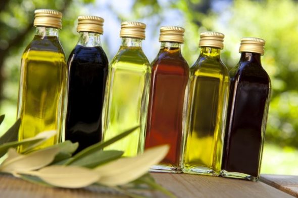 rimuovere i segni del nastro adesivo con l'olio