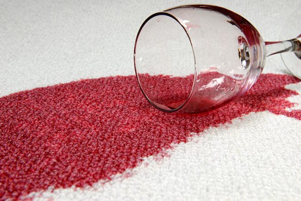 vino rovesciato sul tappeto