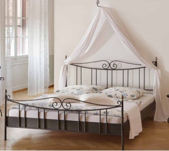 Baldacchino sopra il letto
