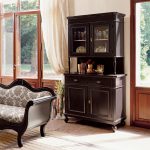 credenza marrone scuro