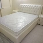 Letto in ecopelle con strass