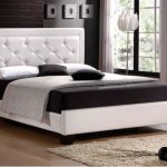 Letto con schienale alto e morbido