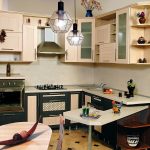 Set da cucina per una piccola cucina con facciate in MDF