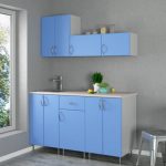 In una cucina piccola, i mobili in colori pastello sono particolarmente adatti.