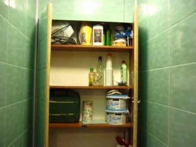 Porte a battente nell'armadio del bagno