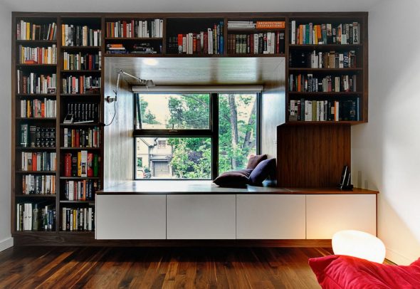 Finestra nel design di una libreria
