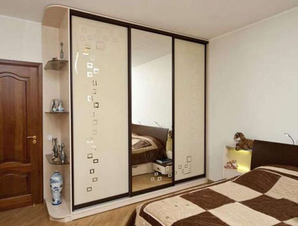 Armadi su misura con specchi per la camera da letto