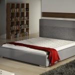 Letto moderno con testiera imbottita