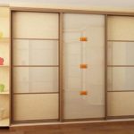 Design moderno dell'armadio scorrevole