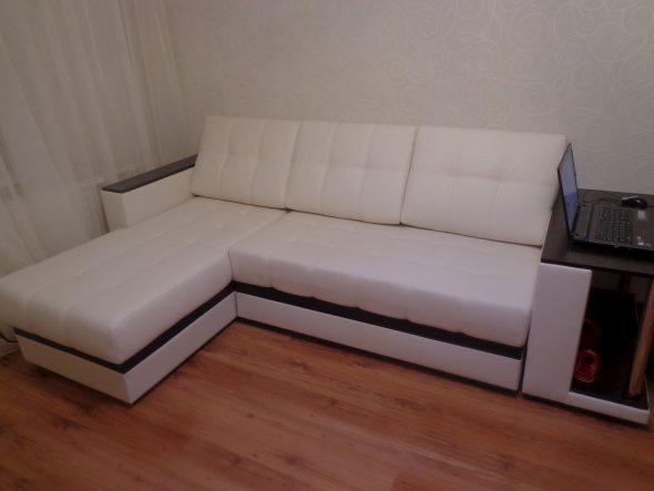 Divano angolare in ecopelle