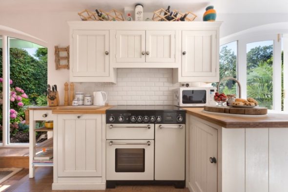Set angolare per una piccola cucina