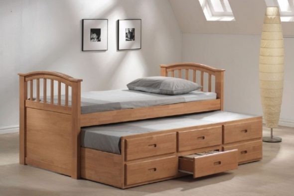 letto estraibile con cassetti