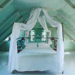 letto a soppalco a baldacchino