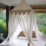 letto a baldacchino in veranda