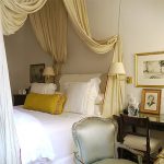 baldacchino sopra il letto