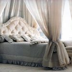 foto del baldacchino sopra il letto
