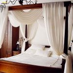 baldacchino sopra il letto classico