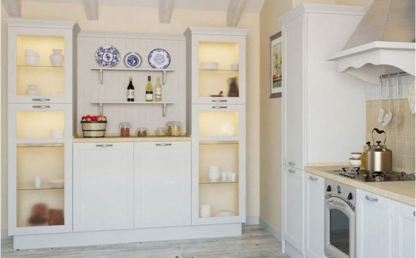 buffet bianco in una spaziosa cucina