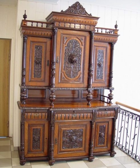 credenza classica in legno