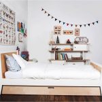 letto estraibile per bambini nella foto della camera da letto