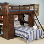 letto a castello con scaffali