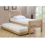 letto a castello in legno chiaro
