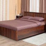 Squisito letto matrimoniale in legno massello