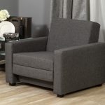 poltrona letto in design di una stanza grigia