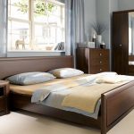 letto vicino alla finestra