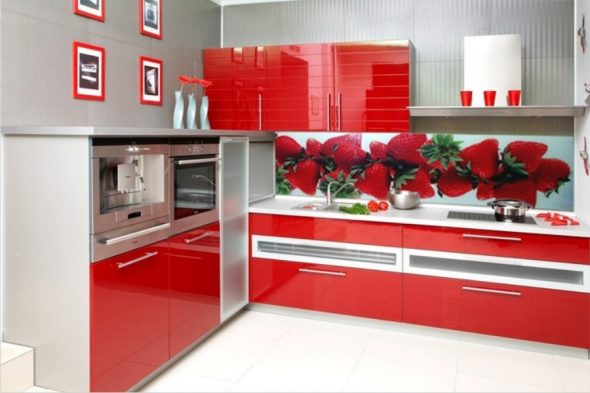 paraschizzi in vetro per cucina rossa