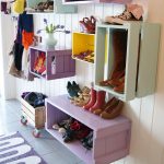 insolito porta scarpe per il corridoio