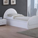 letto singolo con meccanismo di sollevamento