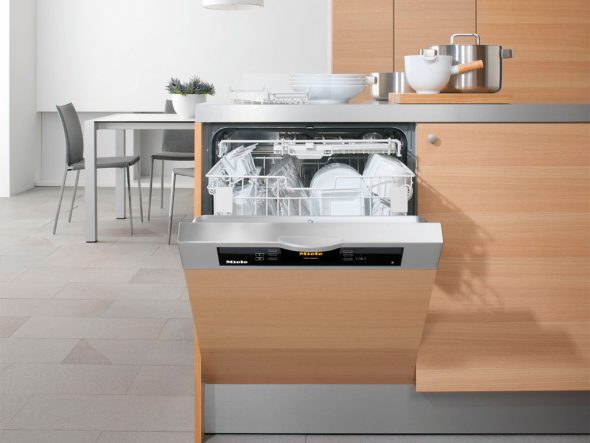 lavastoviglie all'interno
