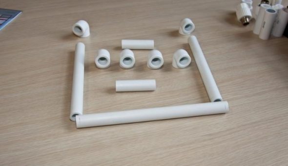 taglio di tubi di plastica