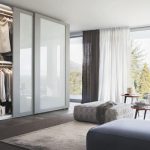 armadio scorrevole all'interno della camera da letto