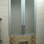 ante in vetro per mobiletto del bagno