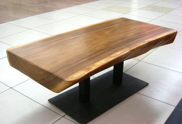 tavolo in legno segato