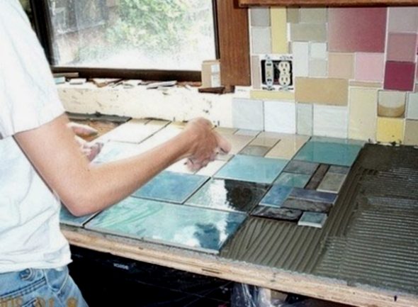 piastrelle sul piano di lavoro
