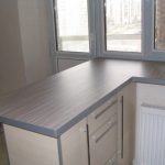 piano del tavolo grigio