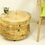 tavolo ricavato da tagli di legno