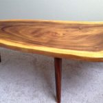 tavolo realizzato in legno tagliato