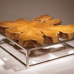 progettazione di un tavolo in legno tagliato a sega